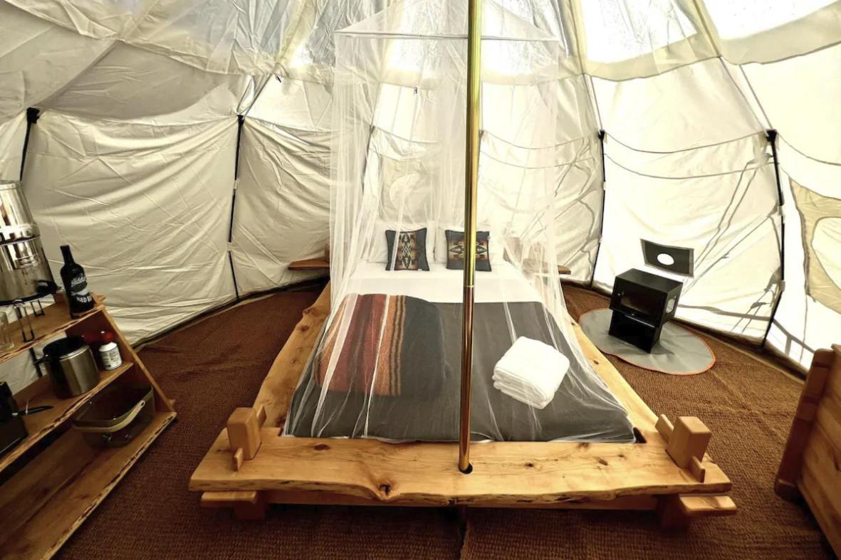 Paradise Ranch Inn - Ecstatic Tent ثري ريفرز المظهر الخارجي الصورة